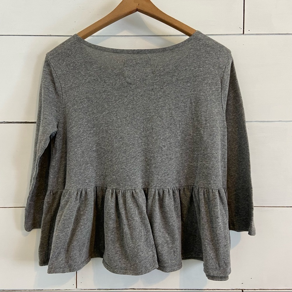 We The Free Gray 3/4 Sleeve Ruffle Bottom Top. Size Small. - Picture 3 of 7